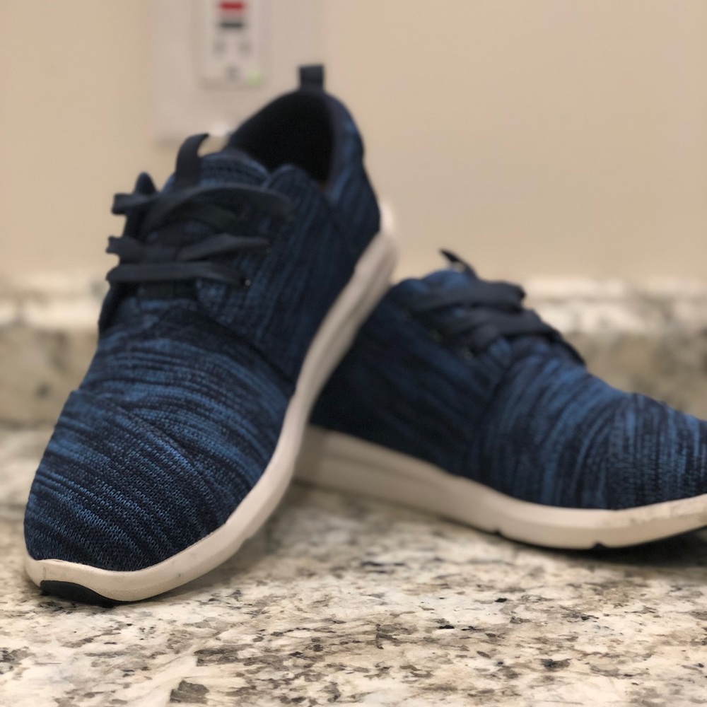 Toms sneakers